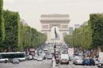 Av des Champs Elysees und Triumpfbogen