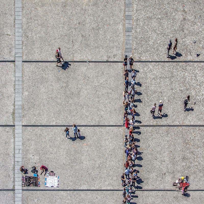 Die Schlange endet hinten